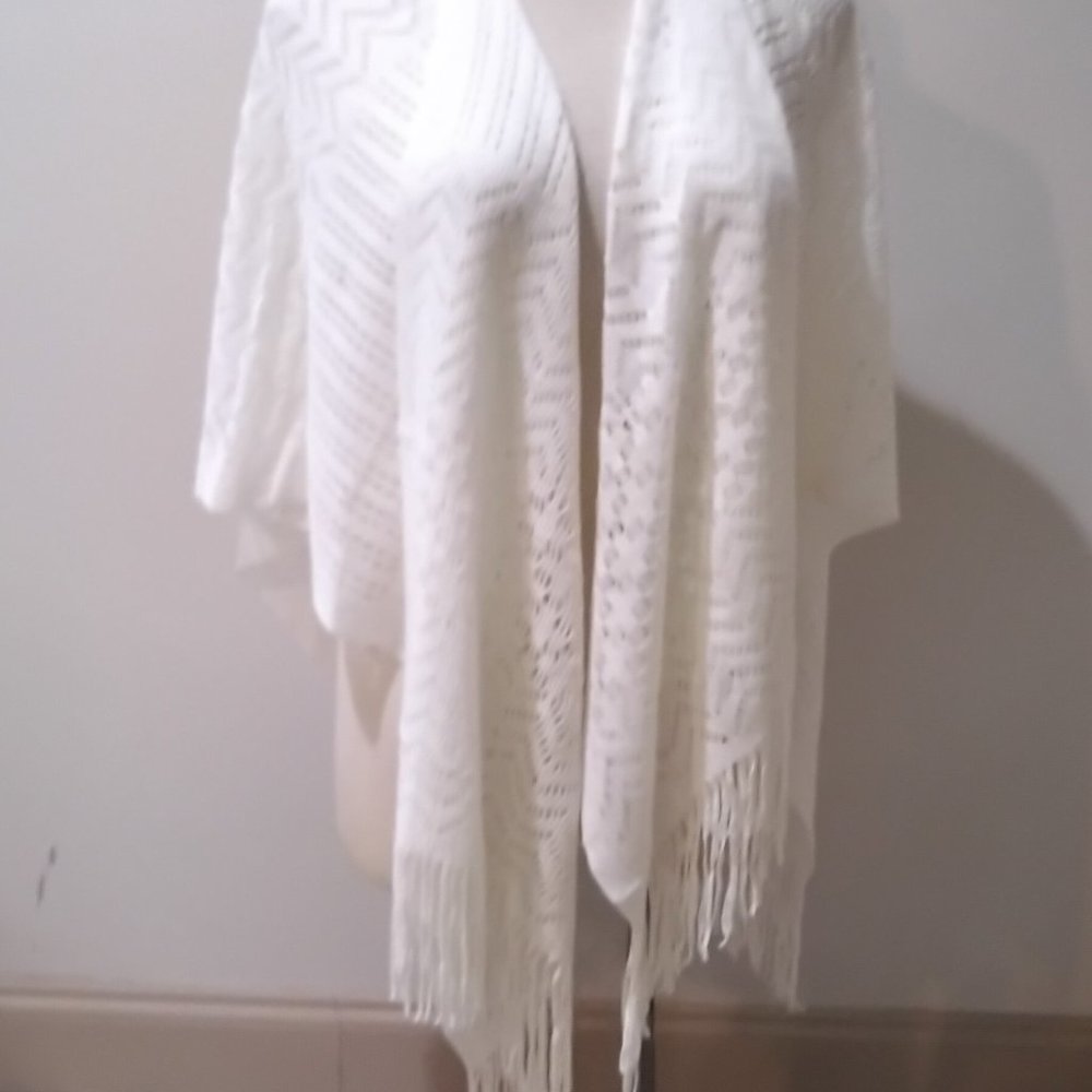 Britts Knits Women Cream Knit Poncho Fringe Bottom Open Front Shawl Wrap OS NWT